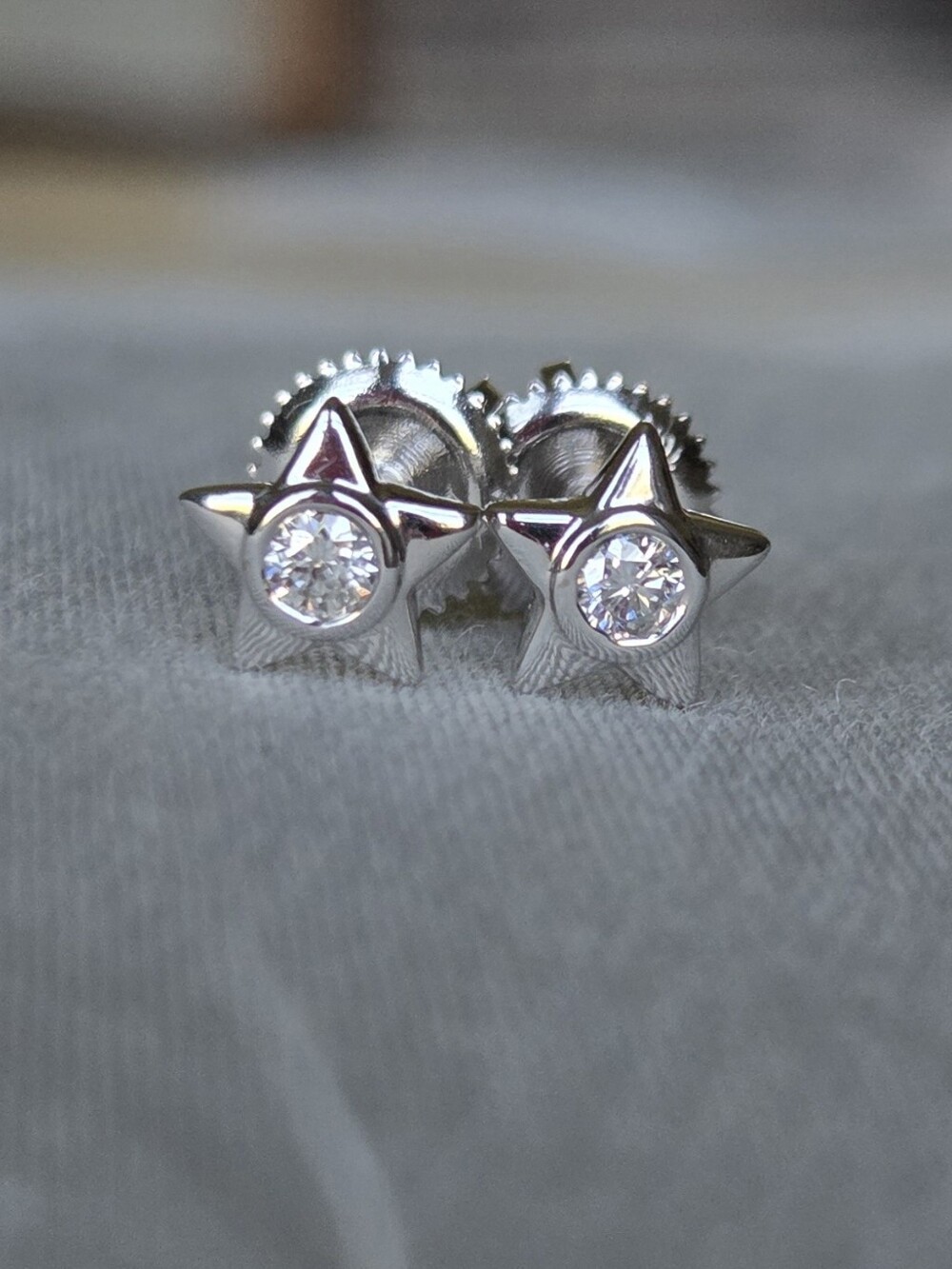 10K White Gold Star Stud Earrings with Natural Diamonds